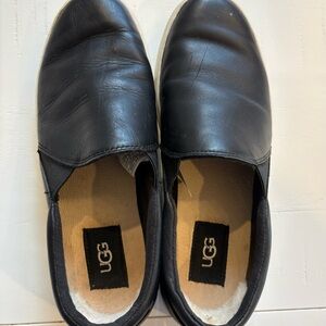 UGG women’s Leather Black slip on Loafers sz 7